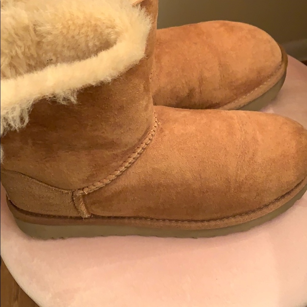 UGGS - Picture 5 of 5